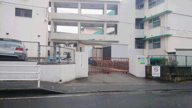 近くの中学校まで650m（徒歩9分）