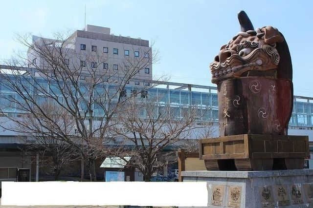 近くの唐津駅まで490m(徒歩7分)