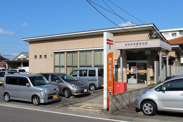 近くの郵便局まで930m（徒歩12分）