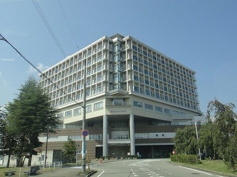 近くの富山赤十字病院まで400m（徒歩5分）