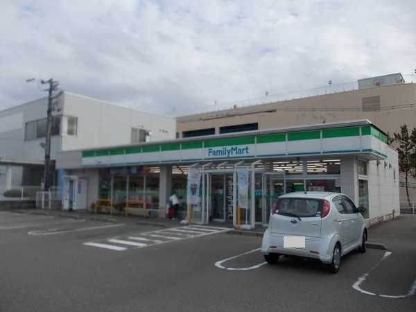 近くのコンビニまで900m（徒歩12分）