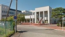 近くの西行政センターまで977m（徒歩13分）