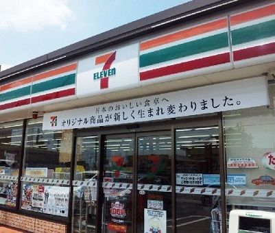 近くのセブンイレブン前浜通３丁目店まで400m（徒歩5分）