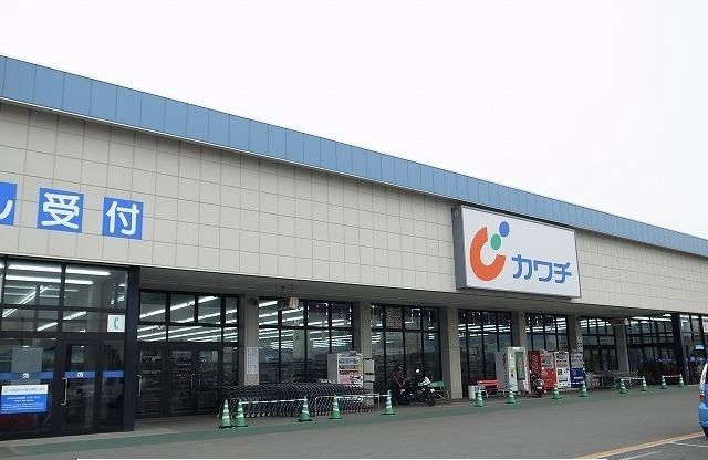 近くのカワチ薬品西川田店まで750m（徒歩10分）