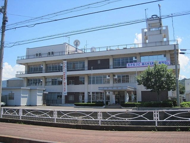 近くの高浜町役場まで750m(徒歩10分)