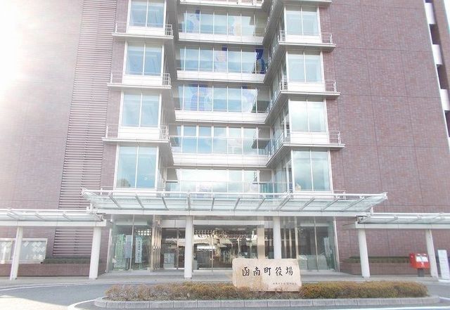 近くの函南町役場まで400m（徒歩5分）