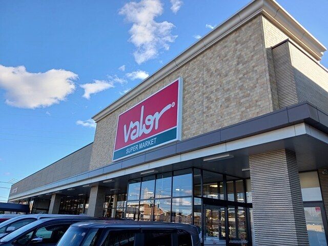近くのスーパーマーケットバロー勝川店まで1,200m（徒歩15分）