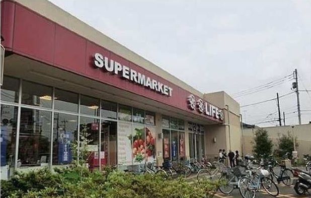 近くのスーパーライフまで450m（徒歩6分）