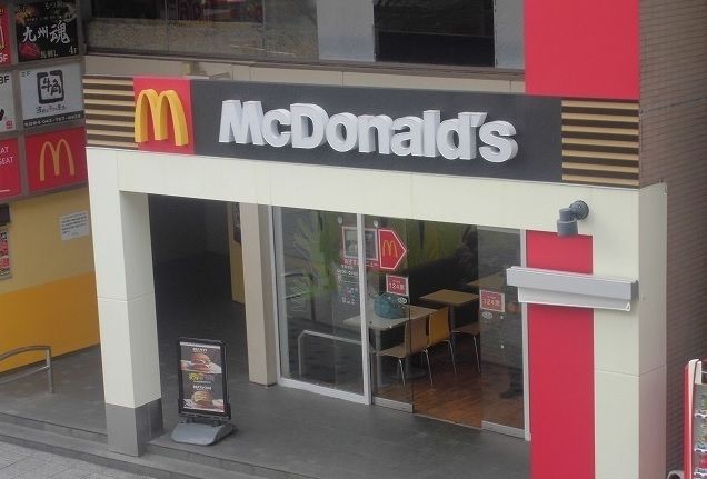 近くのマクドナルドまで1,900m（徒歩24分）