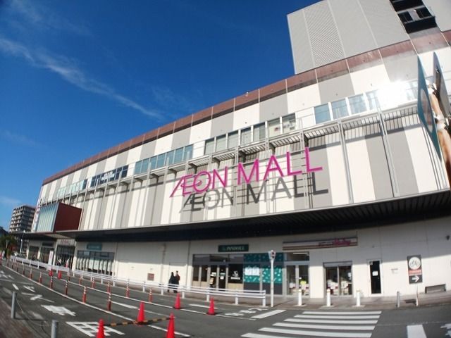 近くのイオンモール京都五条まで1,200m（徒歩15分）