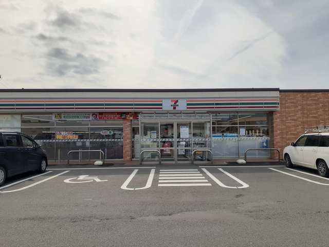 近くのセブンイレブン豊里店まで750m(徒歩10分)