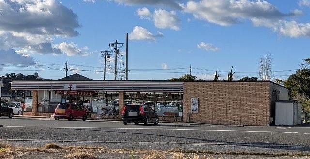 近くのセブンイレブン館山真倉店まで550m（徒歩7分）