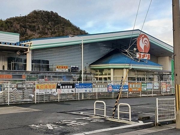 近くのコメリ田中店まで800m（徒歩10分）