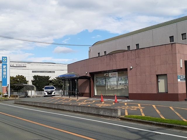 近くの肥後銀行長嶺支店まで750m（徒歩10分）