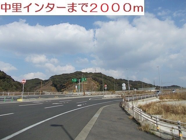 近くの施設まで2,000m（徒歩25分）