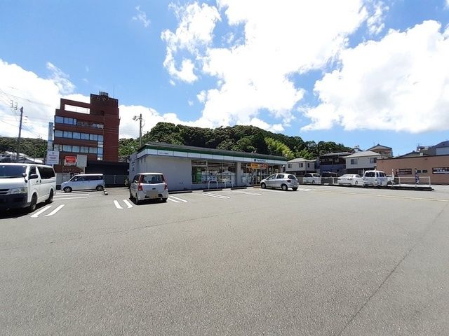 近くのコンビニまで950m（徒歩12分）
