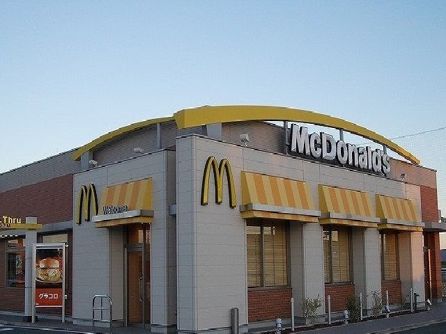 近くの飲食店まで1,100m（徒歩14分）