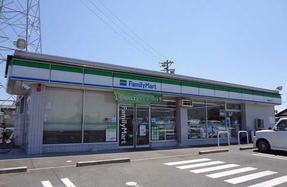 近くのコンビニまで400m（徒歩5分）