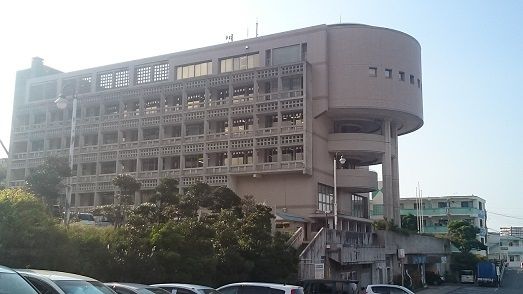 近くの役所まで710m（徒歩9分）