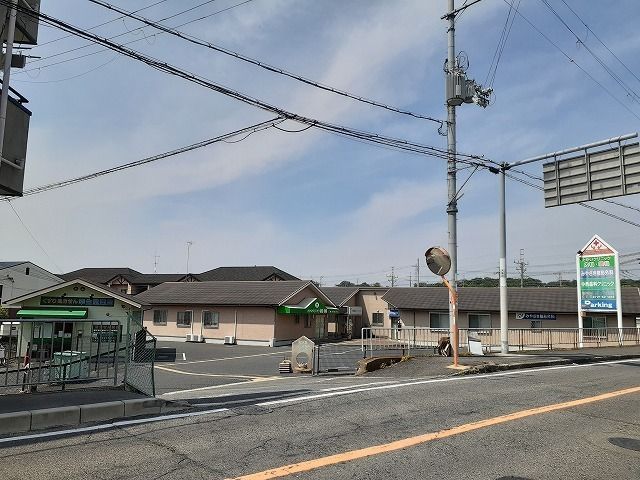 近くの松ヶ丘メディカルセンター様まで350m（徒歩5分）