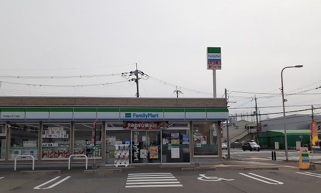 近くのファミリーマート様まで400m(徒歩5分)