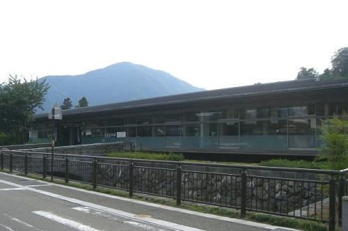 近くの有終西小学校まで600m（徒歩8分）