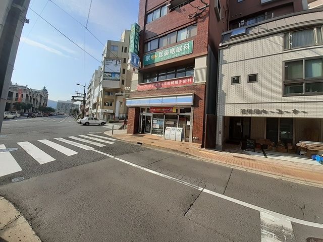 近くのローソンセントポール通店まで154m(徒歩2分)