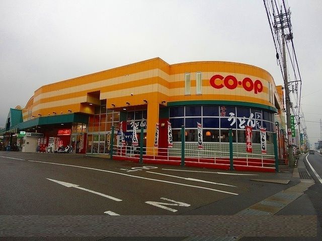 近くのコープえひめ中萩店様まで650m（徒歩9分）