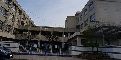 近くの小学校まで700m（徒歩9分）