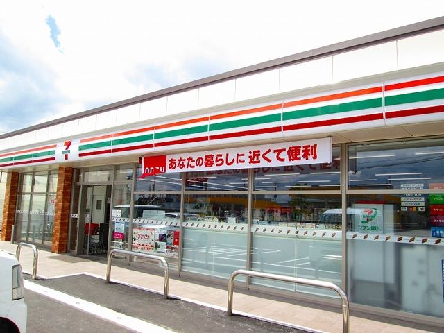 近くのコンビニまで400m（徒歩5分）