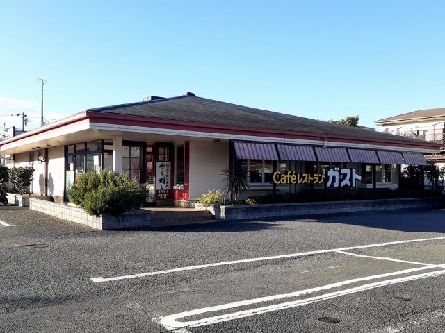 近くのガストまで500m(徒歩7分)