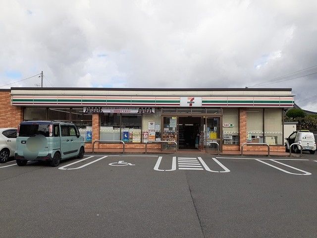 近くのセブンイレブン　鶴岡家中新町店まで426m（徒歩6分）