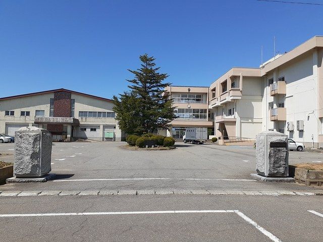近くの藤島小学校まで404m(徒歩6分)
