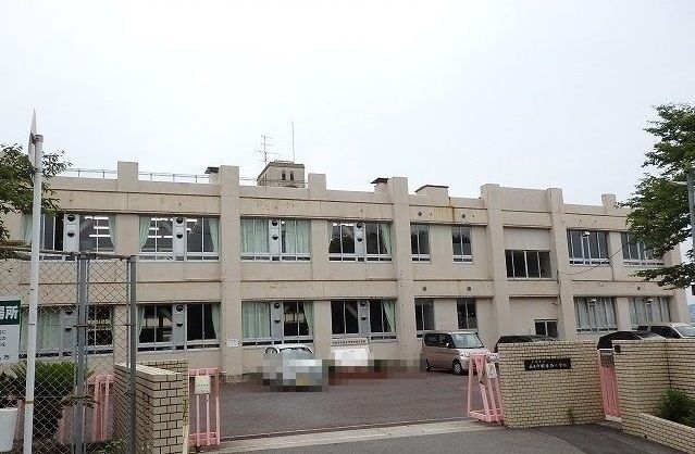 近くの五日市観音西小学校まで1,200m（徒歩15分）