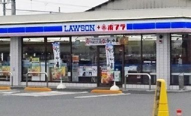 近くのローソン・ポプラまで1,200m（徒歩15分）