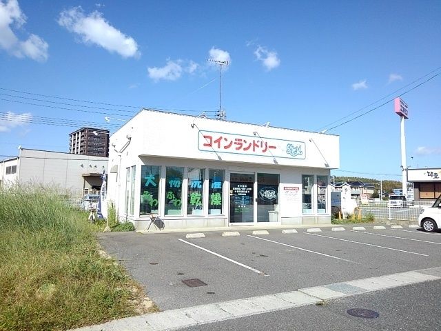 近くの施設まで1,600m（徒歩20分）
