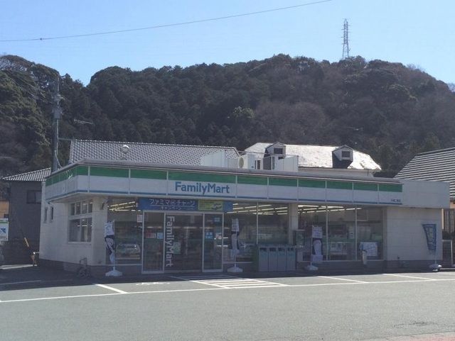 近くのファミリーマート 天竜二俣東店まで500m（徒歩7分）