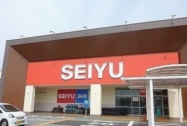 近くの西友松長店まで1,100m（徒歩14分）