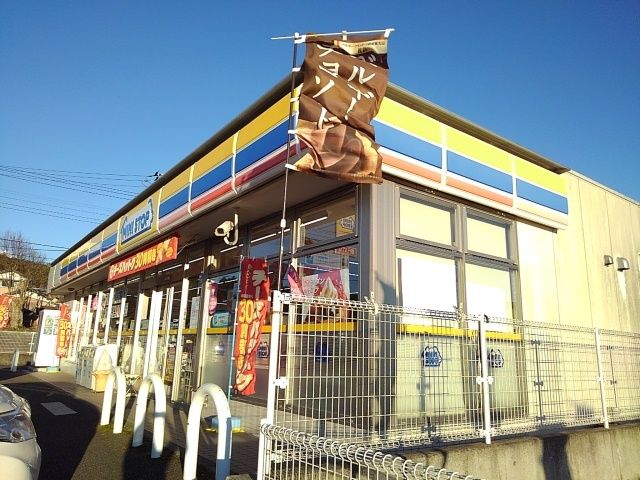 近くのコンビニまで850m（徒歩11分）