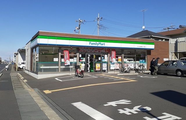 近くのファミマさいたま宮原町2丁目店まで600m(徒歩8分)