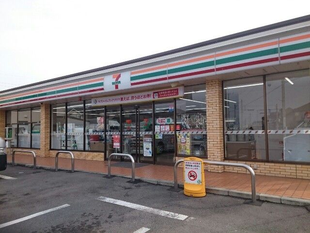 近くのセブンイレブン倉賀野町上町店まで120m(徒歩2分)