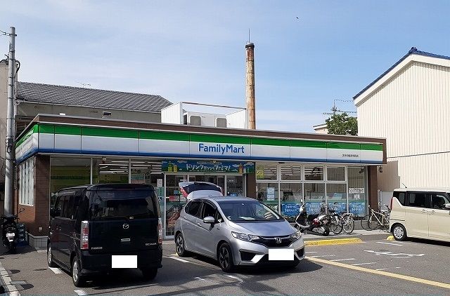 近くのファミリーマート様まで150m（徒歩2分）