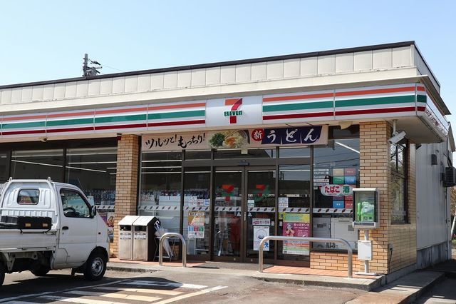 近くのセブンイレブン上越子安店まで800m(徒歩10分)