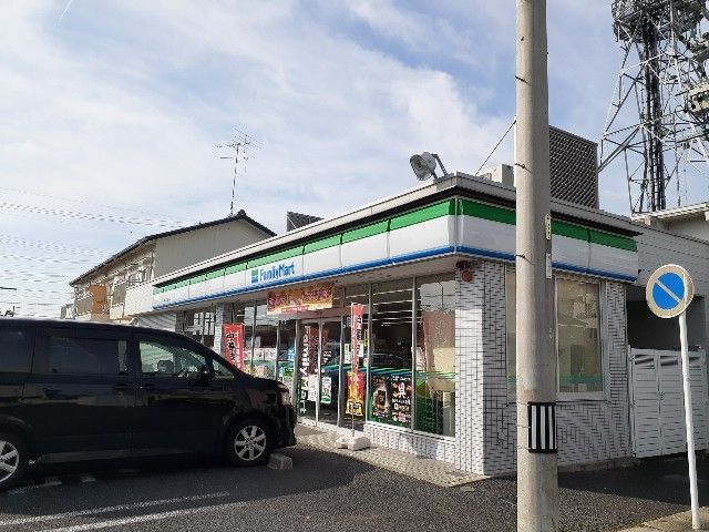 近くのファミリーマート春日井高蔵寺店まで220m（徒歩3分）