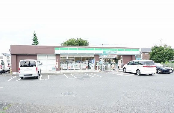 近くのファミリーマートまで350m(徒歩5分)