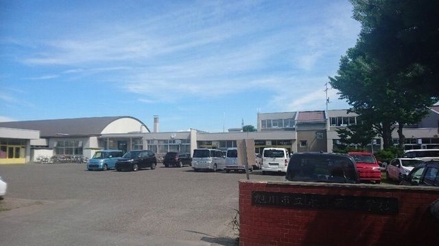 近くの旭川市立永山西小学校まで800m（徒歩10分）