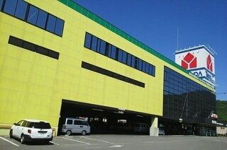 近くのヤマダ電機高松鶴市店さんまで300m（徒歩4分）