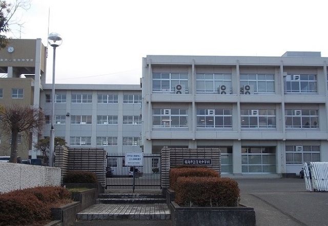 近くの福島市立信夫中学校まで1,700m（徒歩22分）