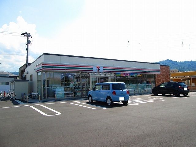 近くのセブンイレブン林泉寺店まで700m（徒歩9分）