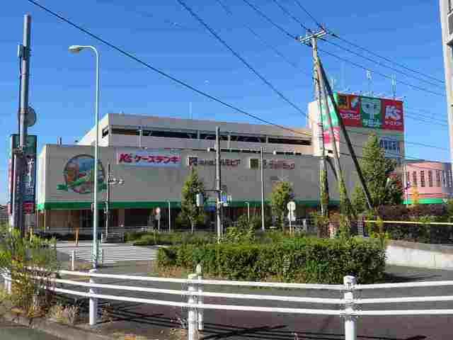 近くのサミットまで550m（徒歩7分）